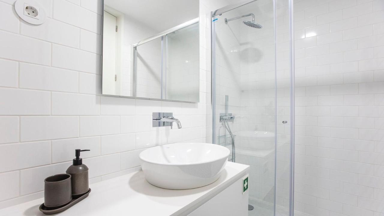 Stylish Studio W/ Ac & Balcony By Lovelystay Porto Kültér fotó
